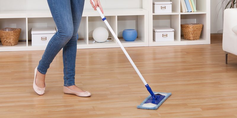 Come pulire il parquet: guida alla pulizia dei pavimenti in legno